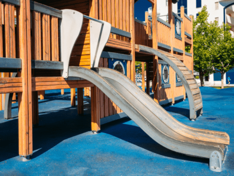 沖縄で1歳児と5歳児が楽しく遊べるおすすめの公園